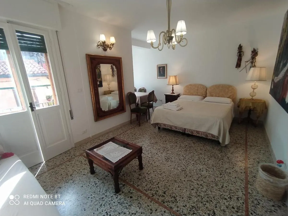 Casa Gialla Venecia Pensión